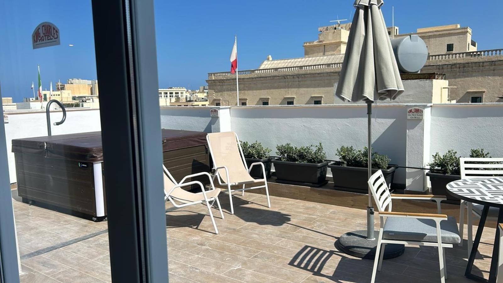 ואלטה King Charles Hotel מראה חיצוני תמונה