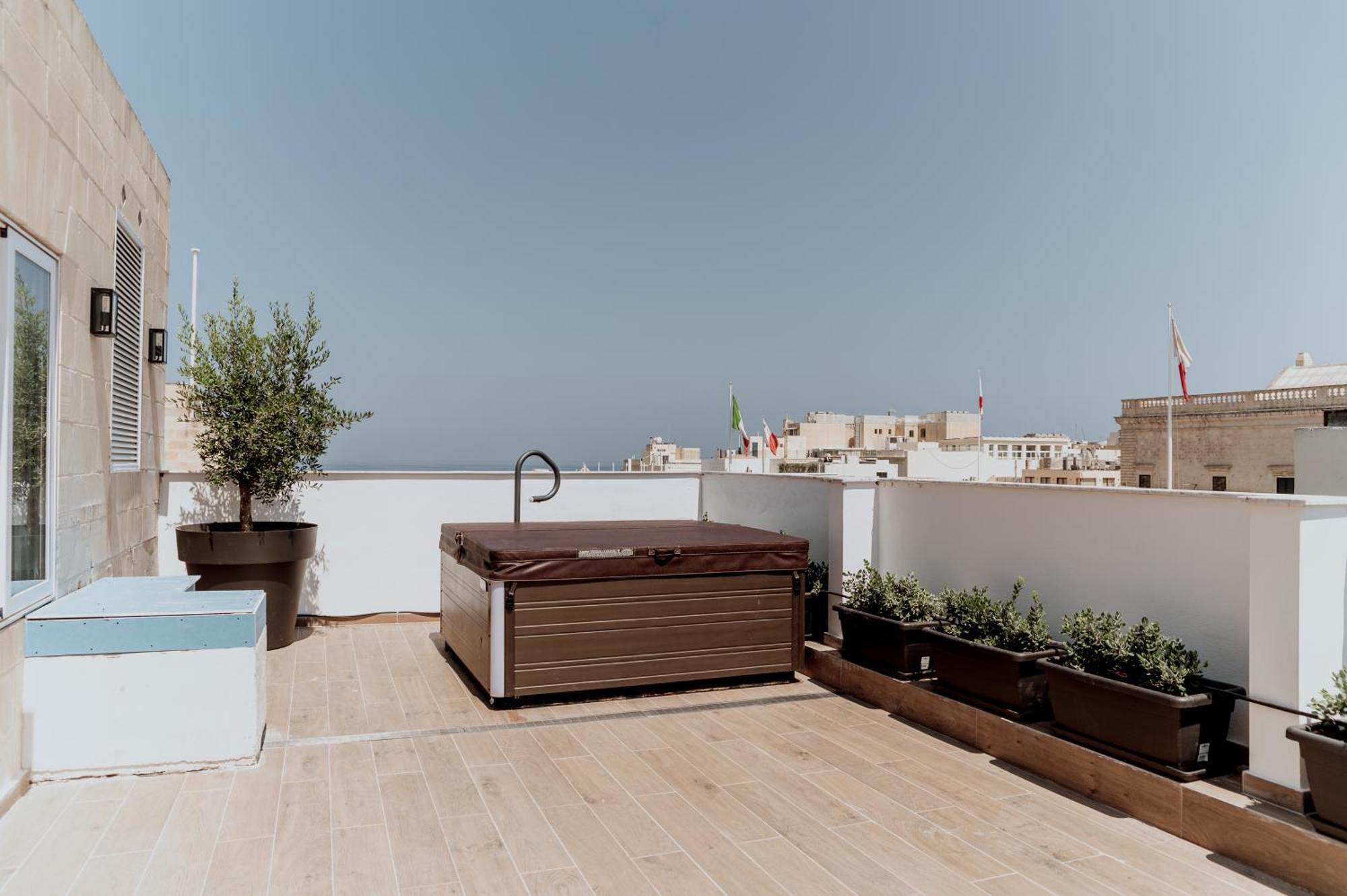 ואלטה King Charles Hotel מראה חיצוני תמונה