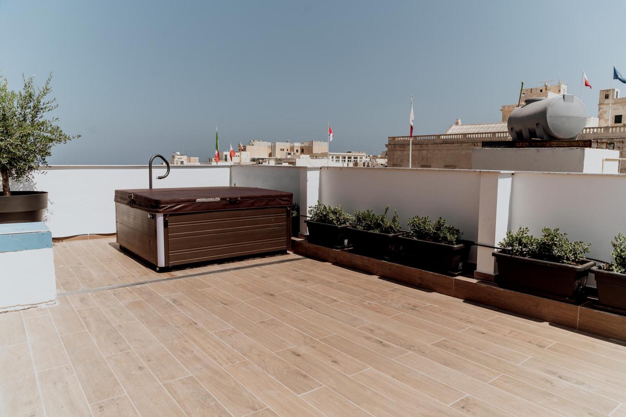 ואלטה King Charles Hotel מראה חיצוני תמונה